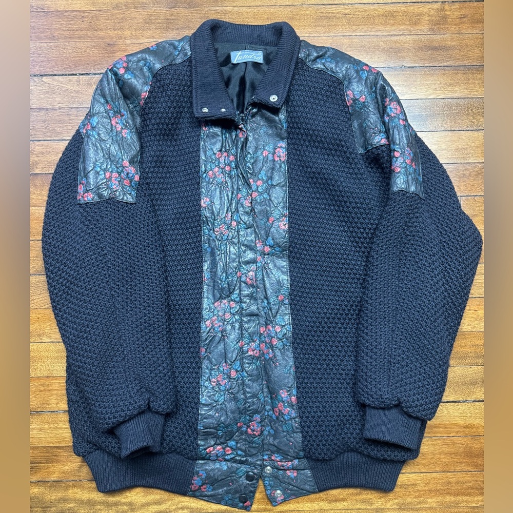 Vintage Tundra Canada Heavy Wool Oversized Bomber Jacket Black w/ Flower Trim